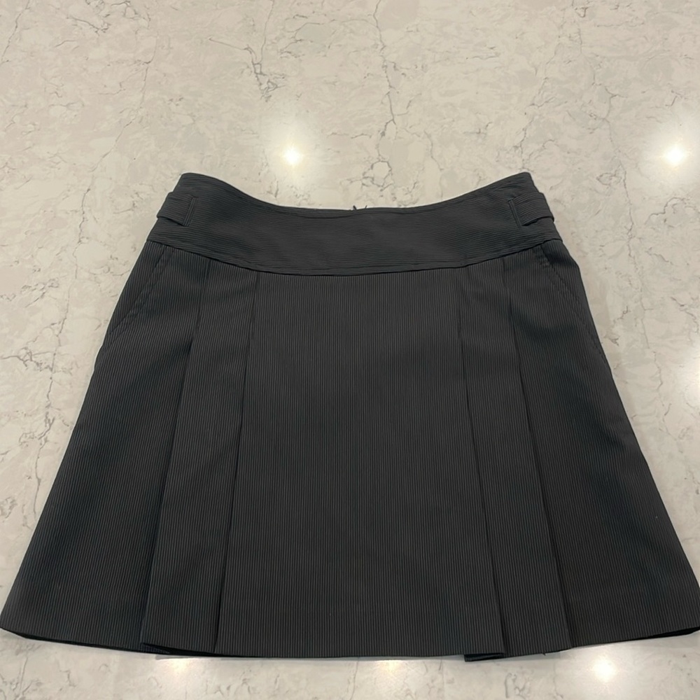 Express Design Studio Black pleated pinstripe skirt w/ side pockets.